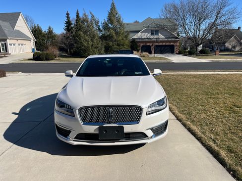 Used 2019 Lincoln MKZ Reserve image 1
