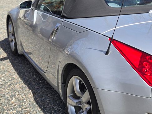 Used 2007 Nissan 350Z Touring RWD image 6