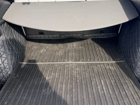 Used 2025 Tesla Model Y Performance image 10