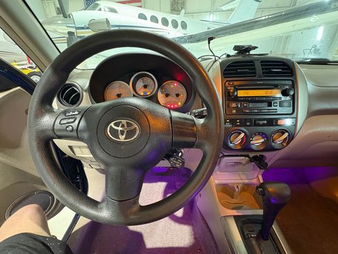 Used 2004 Toyota RAV4 2WD image 18