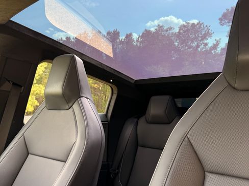 Used 2024 Tesla Cybertruck AWD Crew Cab image 27