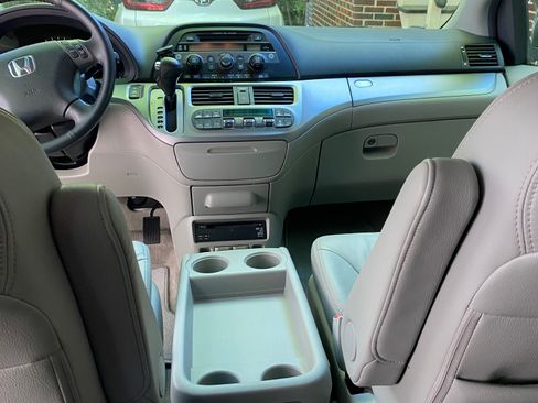 Used 2010 Honda Odyssey EX-L image 17