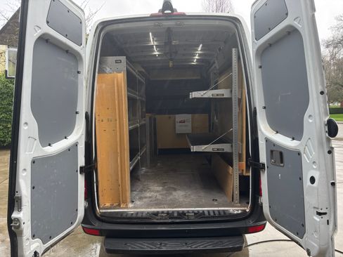 Used 2017 Mercedes-Benz Sprinter 2500 image 6