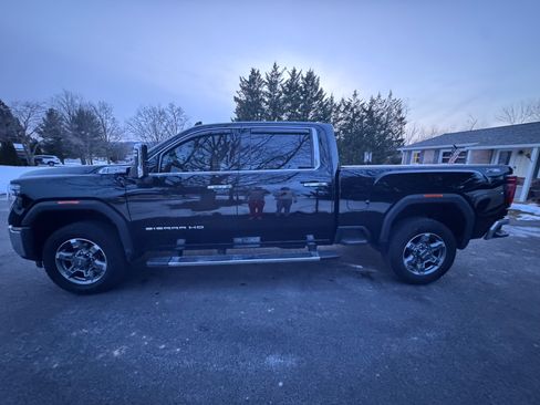 Used 2025 GMC Sierra 2500 SLT w/ X31 Off-Road Package image 5