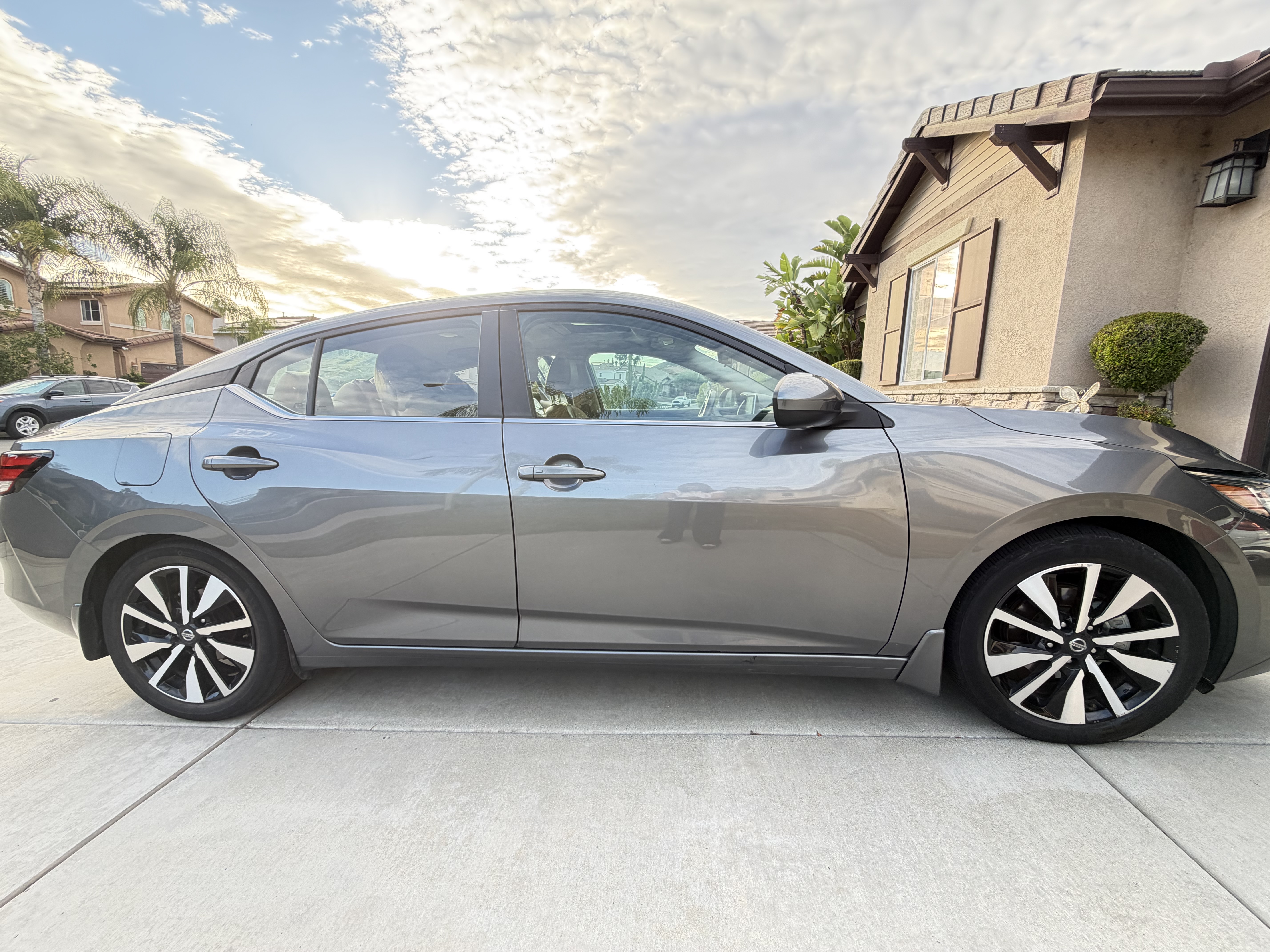 Used 2021 Nissan Sentra SV w/ SV Premium Package FWD image 1