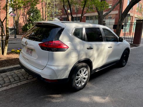 Used 2017 Nissan Rogue S FWD image 5