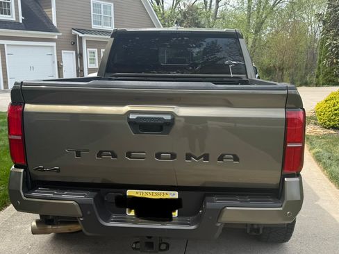 Used 2024 Toyota Tacoma TRD Sport w/ TRD Sport Premium Package image 9