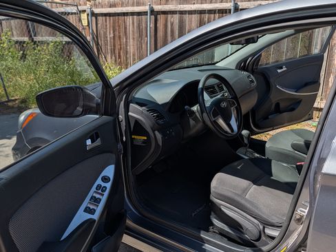 Used 2013 Hyundai Accent GS image 4