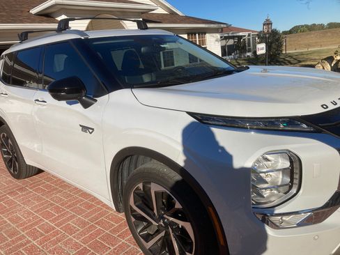 Used 2024 Mitsubishi Outlander 4WD Plug-In Hybrid image 4