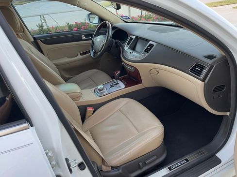 Used 2012 Hyundai Genesis 4.6 image 1