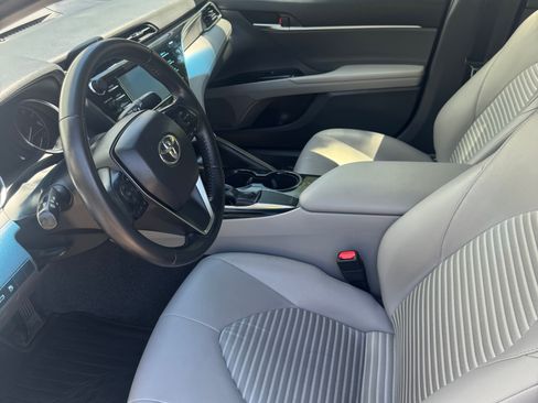 Used 2018 Toyota Camry SE FWD image 16