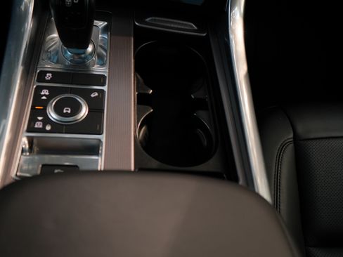 Used 2020 Land Rover Range Rover Sport HSE image 2