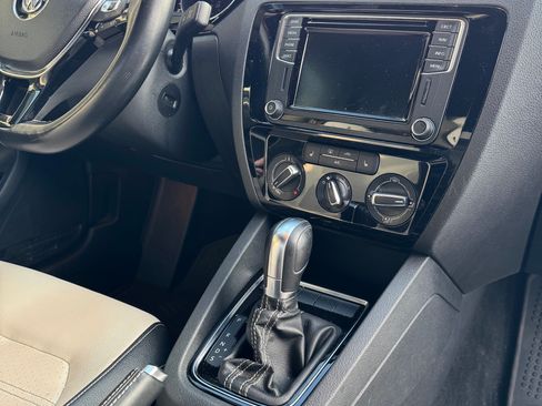 Used 2016 Volkswagen Jetta Sport w/ Lighting Package image 19