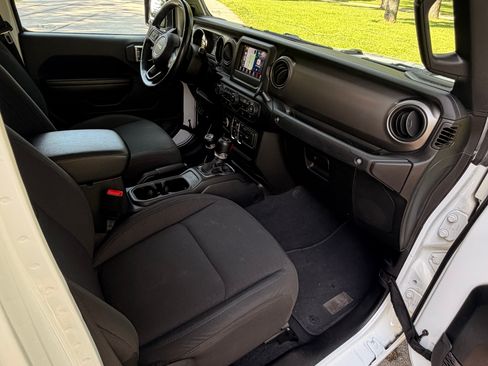 Used 2020 Jeep Gladiator Sport w/ Quick Order Package 24S AWD/4WD image 14