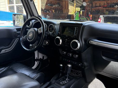 Used 2012 Jeep Wrangler Unlimited Sahara w/ Dual Top Group image 9