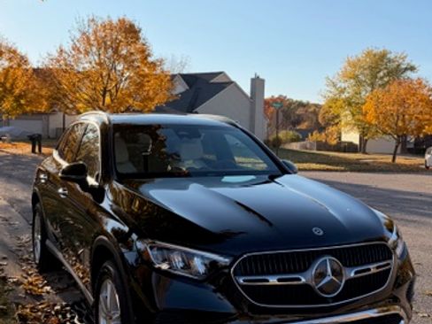 Used 2025 Mercedes-Benz GLC 300 4MATIC image 5