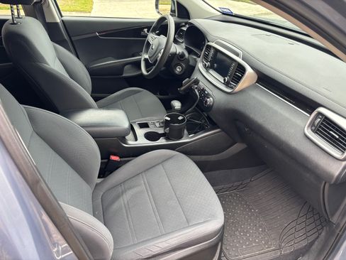 Used 2020 Kia Sorento LX image 12