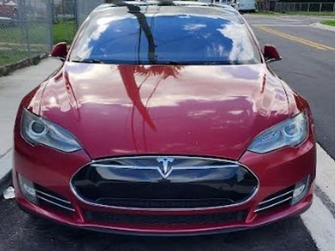 Used 2013 Tesla Model S Performance image 4