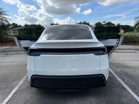 Used 2026 Tesla Model Y Long Range image 15