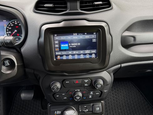 Used 2021 Jeep Renegade Latitude w/ Convenience Group AWD/4WD image 10