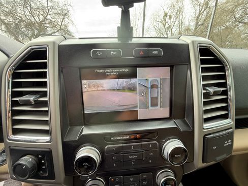 Used 2015 Ford F150 Lariat w/ Equipment Group 502A Luxury image 21