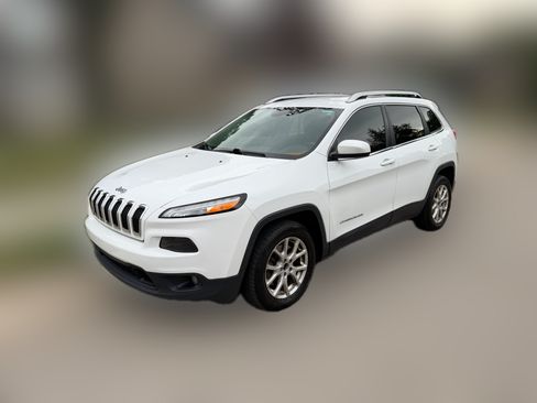 Used 2016 Jeep Cherokee Latitude w/ Cold Weather Group FWD image 2