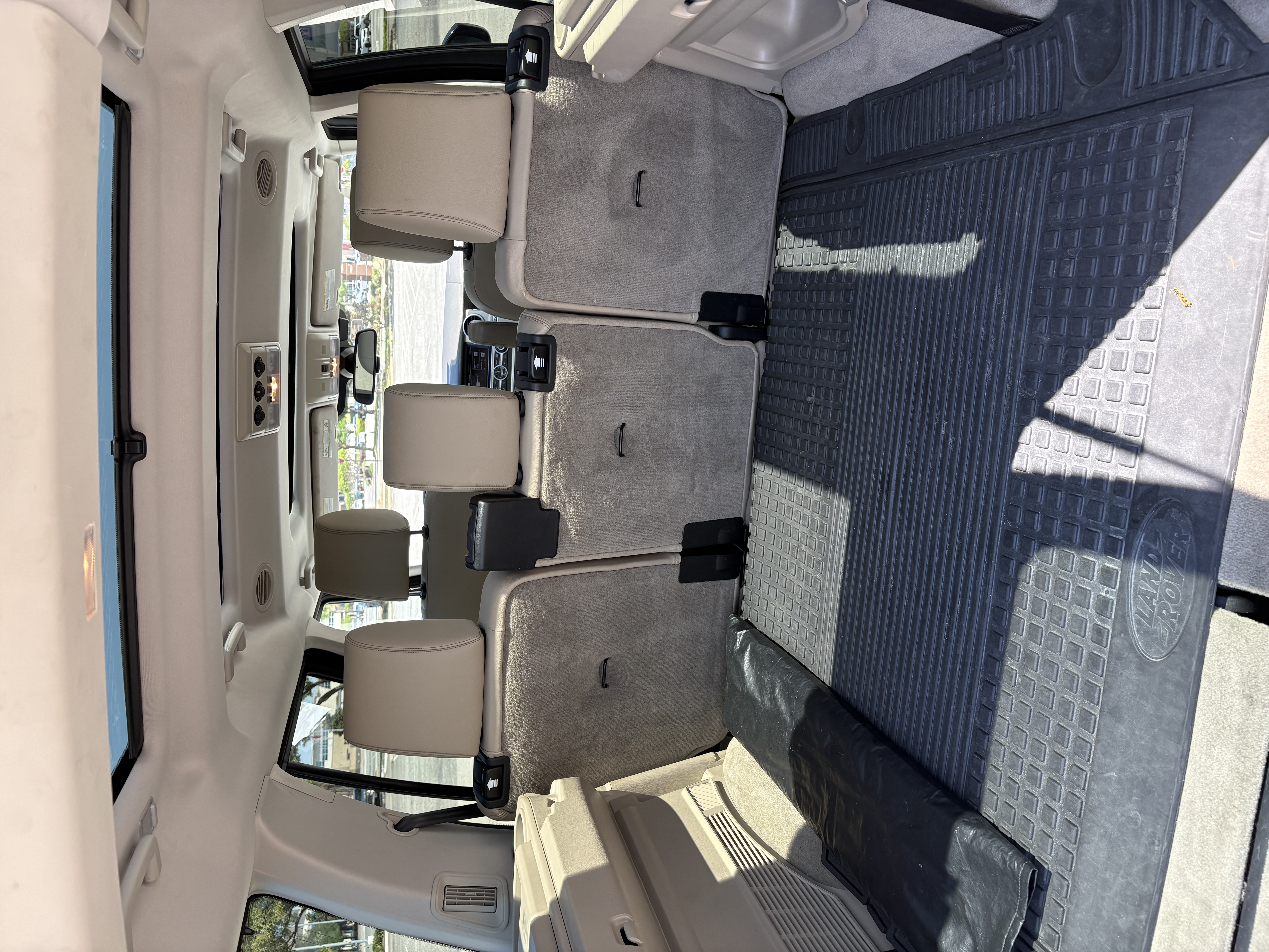 Used 2016 Land Rover LR4 HSE Silver Edition AWD/4WD image 11