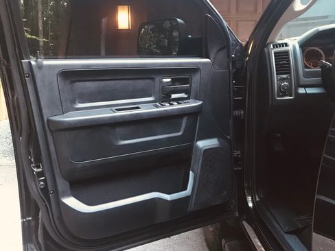 Used 2015 RAM 1500 Express AWD/4WD image 4