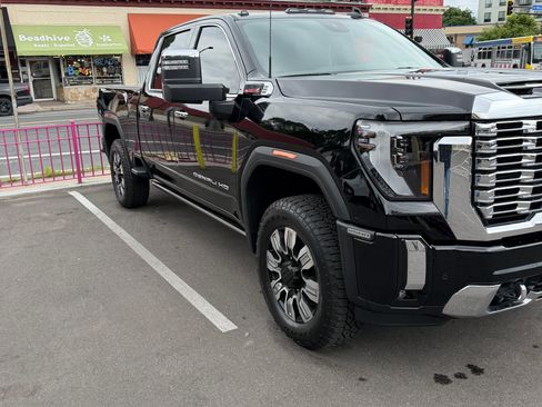 Used 2025 GMC Sierra 2500 Denali w/ Denali Reserve Package AWD/4WD image 1