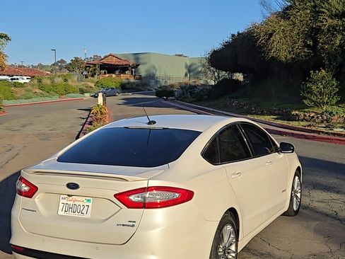 Used 2014 Ford Fusion SE w/ Equipment Group 502A image 2