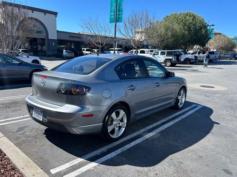 Used 2004 MAZDA MAZDA3 s w/ Moonroof & 6-CD Pkg image 4