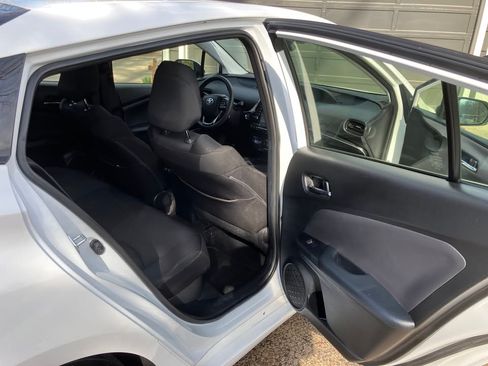 Used 2022 Toyota Prius LE image 5