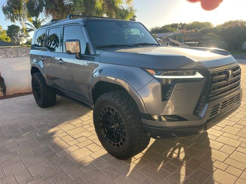 Used 2025 Lexus GX 550 image 4