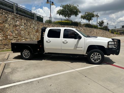 Used 2014 Chevrolet Silverado 2500 LT w/ Z71 Appearance Package image 4