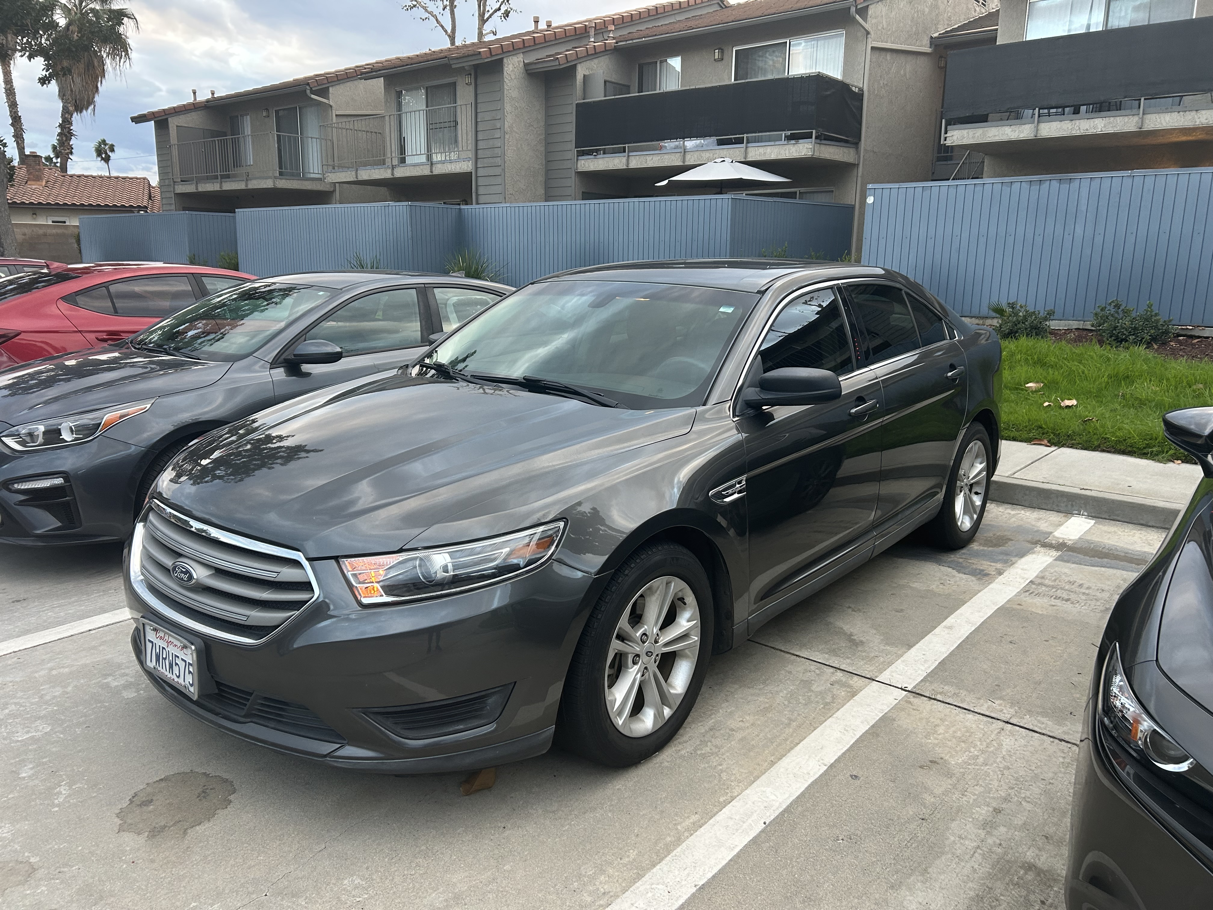 Used 2017 Ford Taurus SE FWD image 14