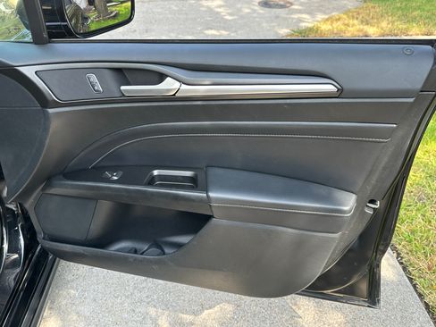 Used 2017 Ford Fusion Energi Titanium FWD image 21