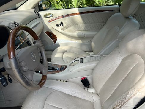 Used 2009 Mercedes-Benz CLK 550 Cabriolet image 9