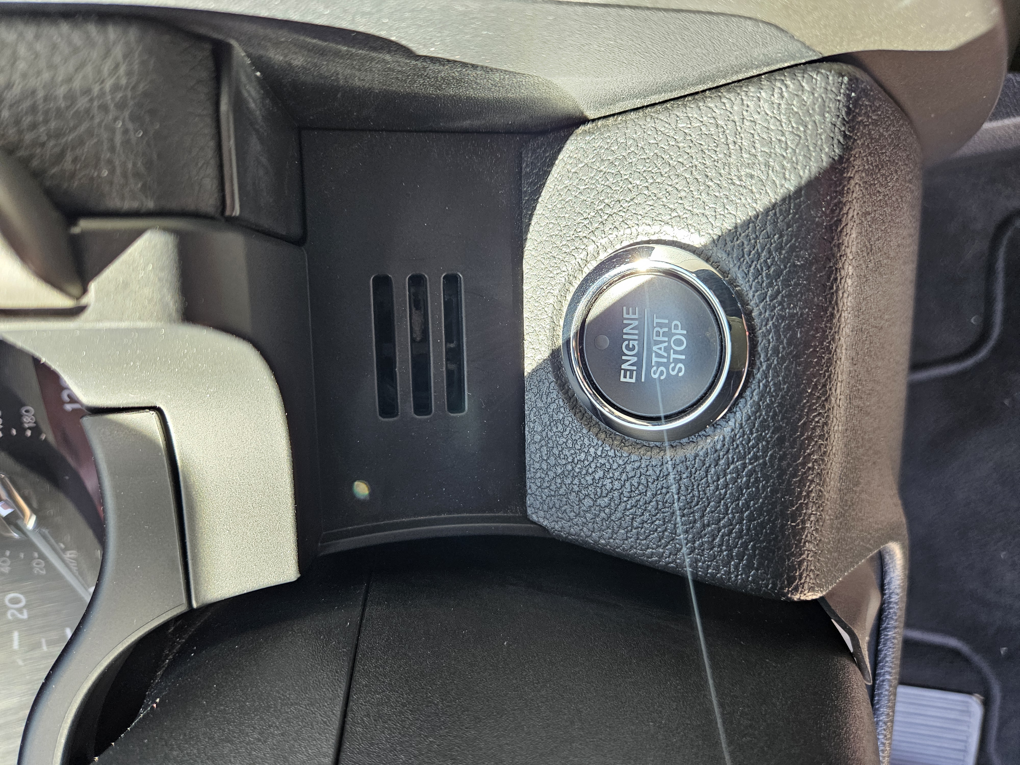 Used 2019 Ford Expedition XLT w/ Equipment Group 202A RWD image 10