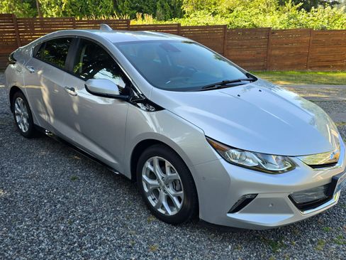 Used 2017 Chevrolet Volt Premier w/ Driver Confidence II Package FWD image 4