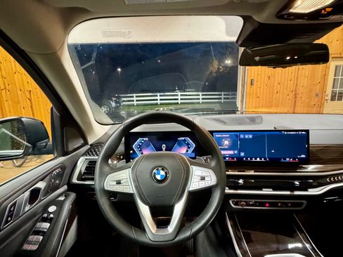 Used 2025 BMW X7 xDrive40i w/ Premium Package image 14