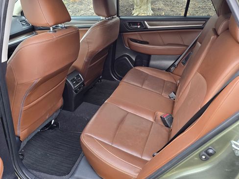 Used 2017 Subaru Outback 2.5i Touring image 6