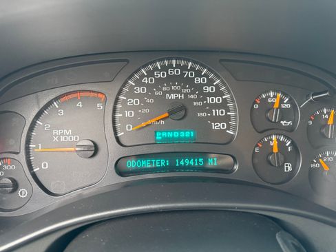 Used 2004 Chevrolet Silverado 2500 LT w/ Heavy-Duty Power Package image 6