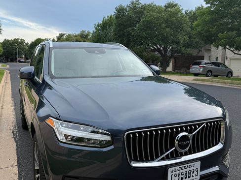 Used 2021 Volvo XC90 T5 Momentum w/ Climate Package FWD image 11