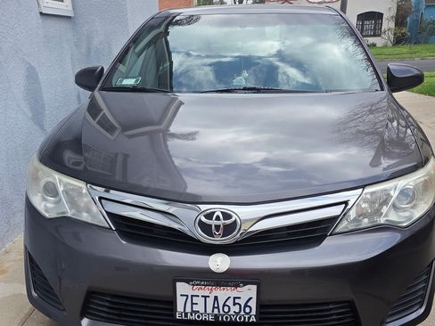 Used 2014 Toyota Camry LE image 1