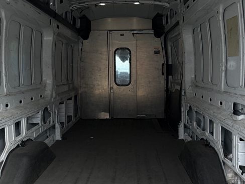 Used 2020 Ford Transit 250 148 High Roof Extended image 9