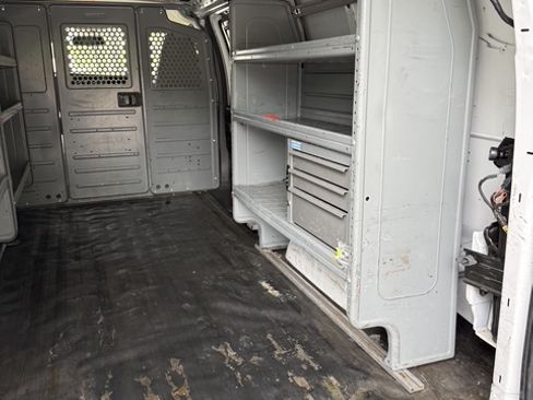 Used 2018 Chevrolet Express 2500 w/ Driver Convenience Package RWD image 10