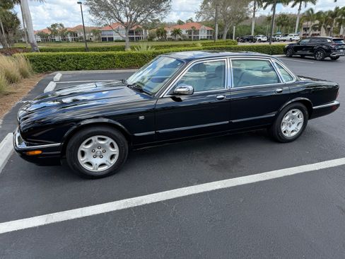 Used 2003 Jaguar XJ8 image 5