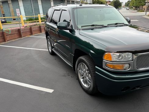 Used 2004 GMC Yukon Denali AWD/4WD image 2