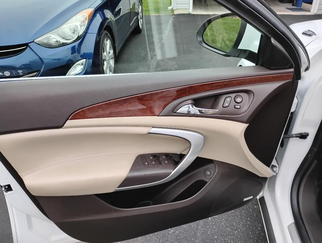 Used 2017 Buick Regal Premium w/ Driver Confidence Package #1 FWD image 9