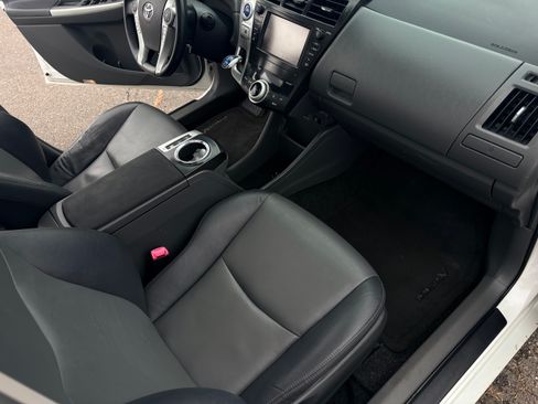 Used 2013 Toyota Prius V Five image 14